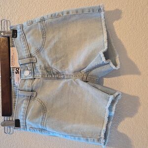 SO Mid Rise Pull On Shorts / Size 8